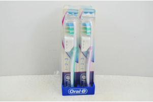 ΟΔΟΝΤΟΒΟΥΡΤΣΑ ORAL-B 1.2.3.Classic+Θηκη* Συσκευασία :12 0305460